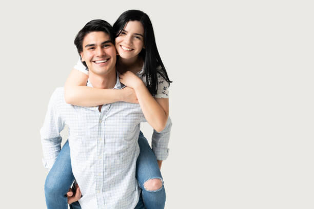 Начало общения на сайте знакомств: как сделать первый шаг к интересному общению