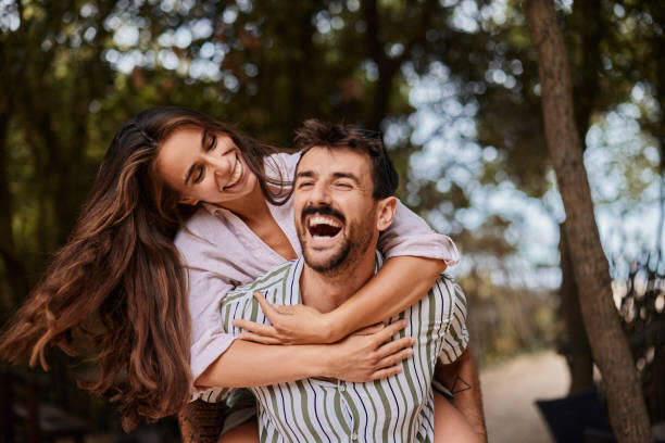 Виртуальные связи: понимание онлайн-знакомств и их влияние