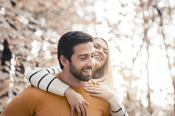 Начало общения на сайте знакомств: как привлечь внимание с первого сообщения