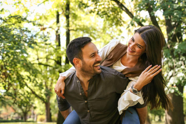 Начало общения на сайте знакомств: как привлечь внимание