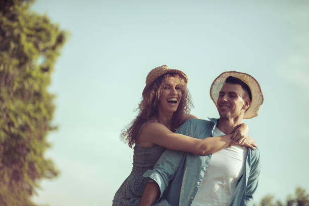 Начало общения на сайте знакомств: как сделать впечатление с первого сообщения