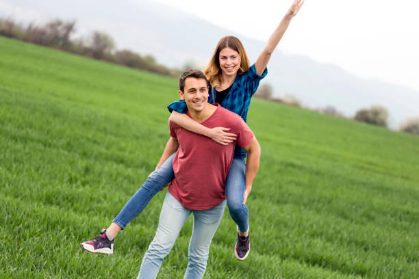 Начало общения на сайте знакомств: как создать первое впечатление