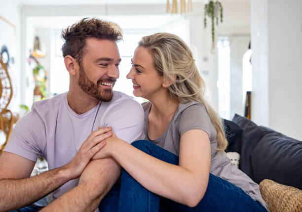 Начало общения на сайте знакомств: как привлечь внимание с первого слова