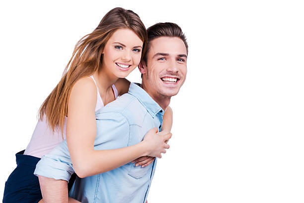 Начало общения на сайте знакомств: как сделать первый шаг к интересному общению