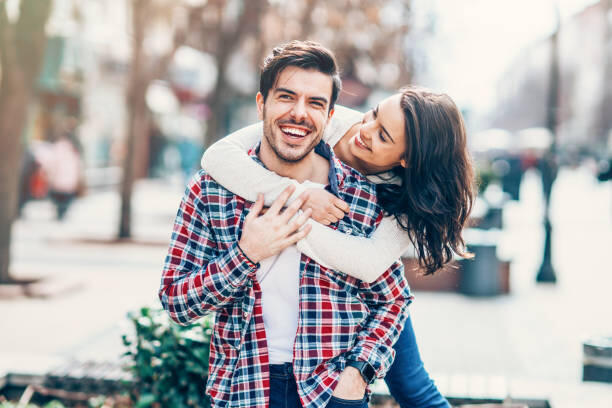 Искусство начала общения на сайте знакомств: секреты удачного старта