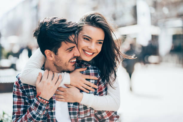 Начало общения на сайте знакомств: как подобрать тему для разговора