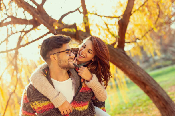 Начало общения на сайте знакомств: как привлечь внимание