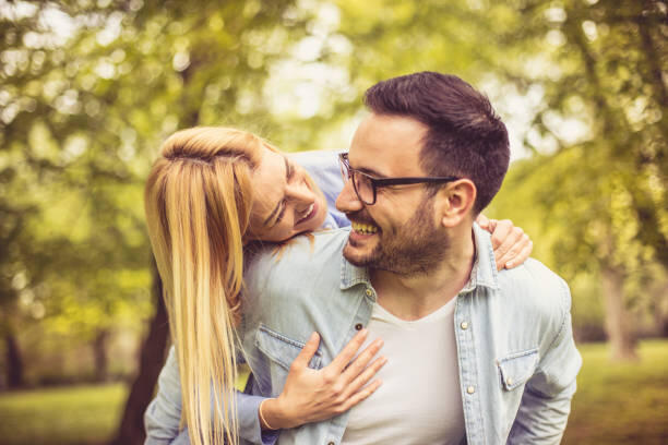 Начало общения на сайте знакомств: как сделать первый шаг к знакомству