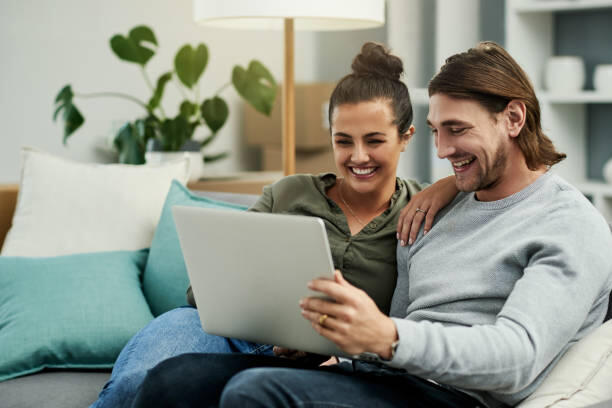 Начало общения на сайте знакомств: как привлечь внимание с первого сообщения