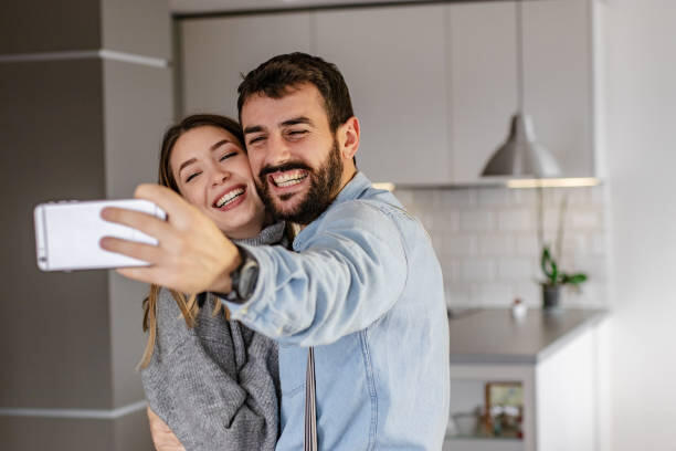 Начало общения на сайте знакомств: как привлечь внимание