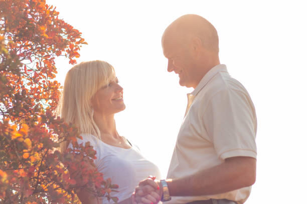 Начало общения на сайте знакомств: как привлечь внимание с первого слова