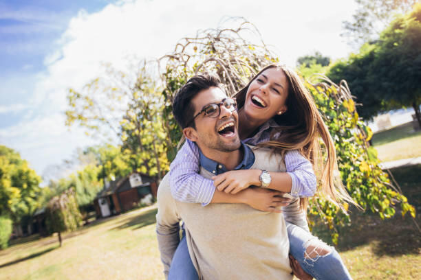 Начало общения на сайте знакомств: советы от экспертов