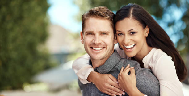 Начало общения на сайте знакомств: как сделать первый шаг к интересному общению