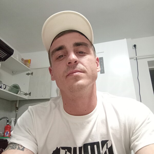 Максим, 32